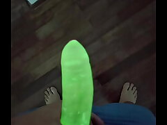 EU TESTEI A CAMISINHA DE NEON - OLHA COMO BRILHA NO ESCURO asian gay masti sex videos