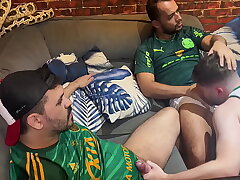 Foi assistir a partida de futebol com dois torcedores ativos e tomou pica gostoso no cu. - FULL SHEER.COM hd asian sex videos gay