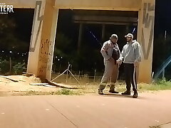 Motoqueiro vê Trabalhador mijando volta e oferece uma mamada asian gay sex videos in bus