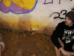 O MACHO CASADO FOI FUMA UMA ERVA NA PRAÇA E DEU TESÃO E ACABOU PEGANDO O MORADOR DE RUA E GANHANDO LEITADA NO RABO ( TESAER ) asian gay sex videos concentrated camera