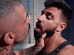 DOMINADOR SARADO DETONANDO CU DE PASSIVO SUBMISSO TATUADO - PROMO gay to gay lovemaking videos asian