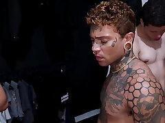 SURUBA COM OS AMIGOS DE REPUBLICA. asian gym gay sexual congress videos