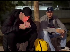 AMIGOS FORAM B-B-R NA QUADRA E CABARAM NA BRODERAGEM ATÉ QUE DERREPENDE APARECEU UM MORADOR DE RUA QUE DEIXOU TUDO MAIS INTERESSANTE asian and foreign gay sex videos