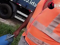 ESPERANDO CARREGAR O CAMINHAO E BATENDO UMA asian gay sex videos hidden camera