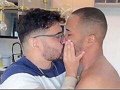 MARCOS GOIANO - Dweeb BUNDUDO ENTRANDO NA PICA DO NEGÃO - SEXO GAY BAREBACK - NEGRO DOTADO FODE PUTO DE ÓCULOS asian gay sex videos xxx