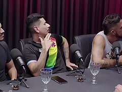 Foda a três ao vivo no podcast - o Dotado, o leiteiro e o leitado no FCKcast #6 asian gay sex videos leaked